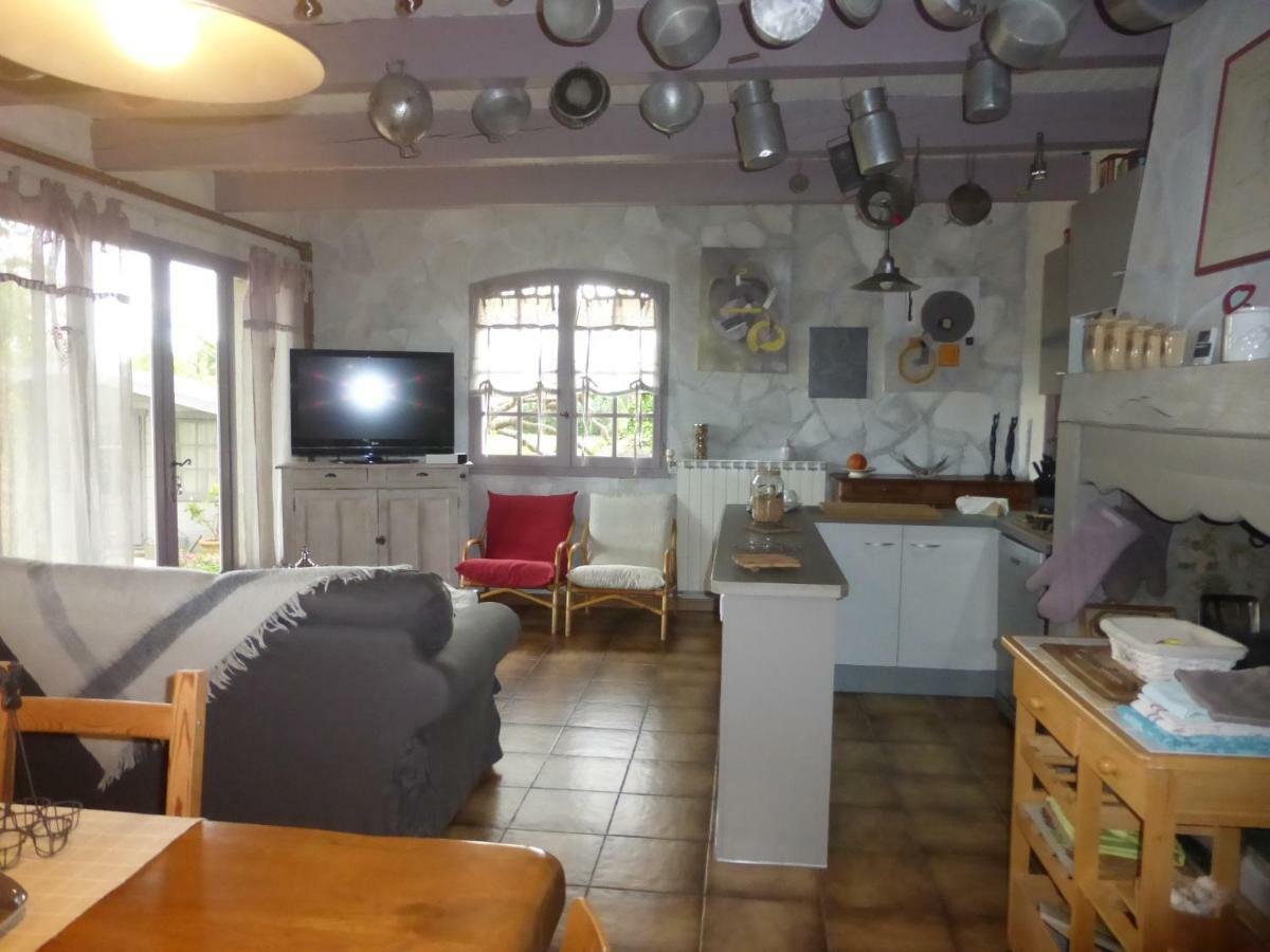Soleil Lotus Appartement Saint-Hilaire-de-Brethmas Buitenkant foto